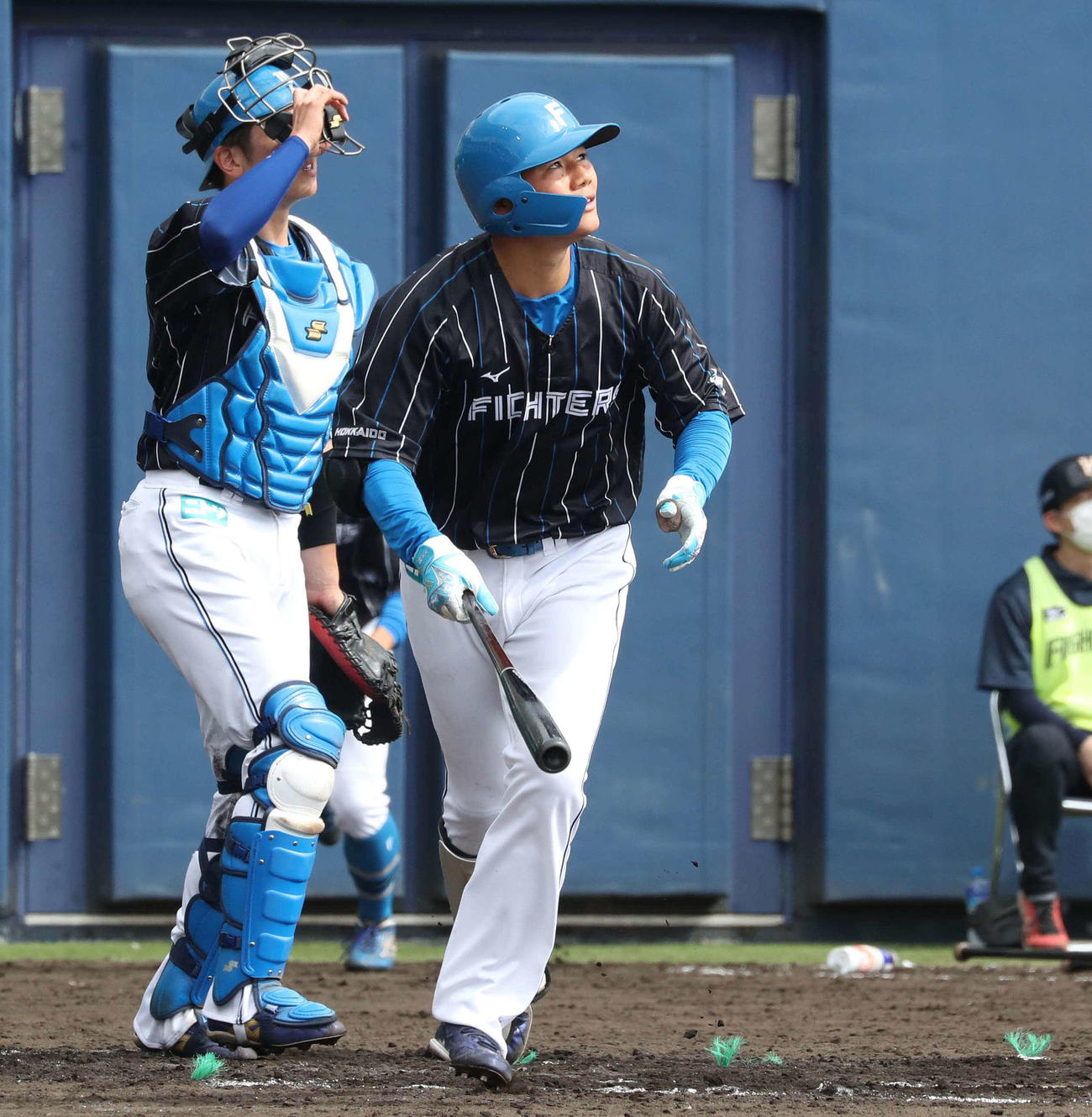 紅白戦　紅組1死満塁、中犠飛を放つ清宮（撮影・黒川智章）
