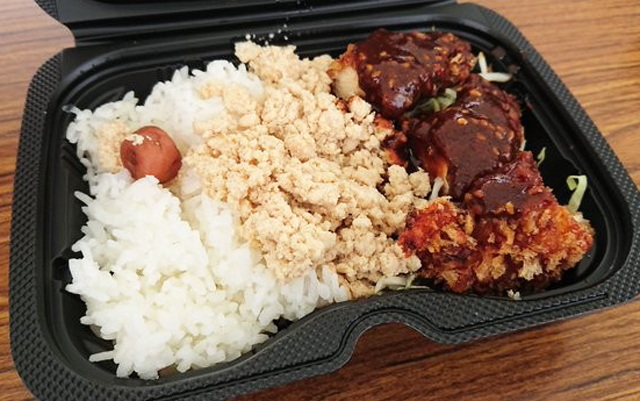 BIGBOSSランチのチキンカツそぼろ丼