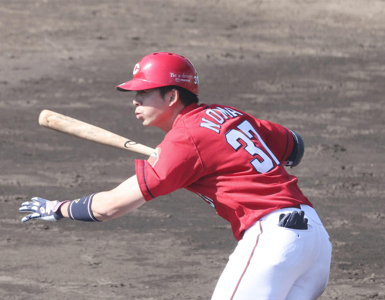11日紅白戦で2安打をマークした広島野間