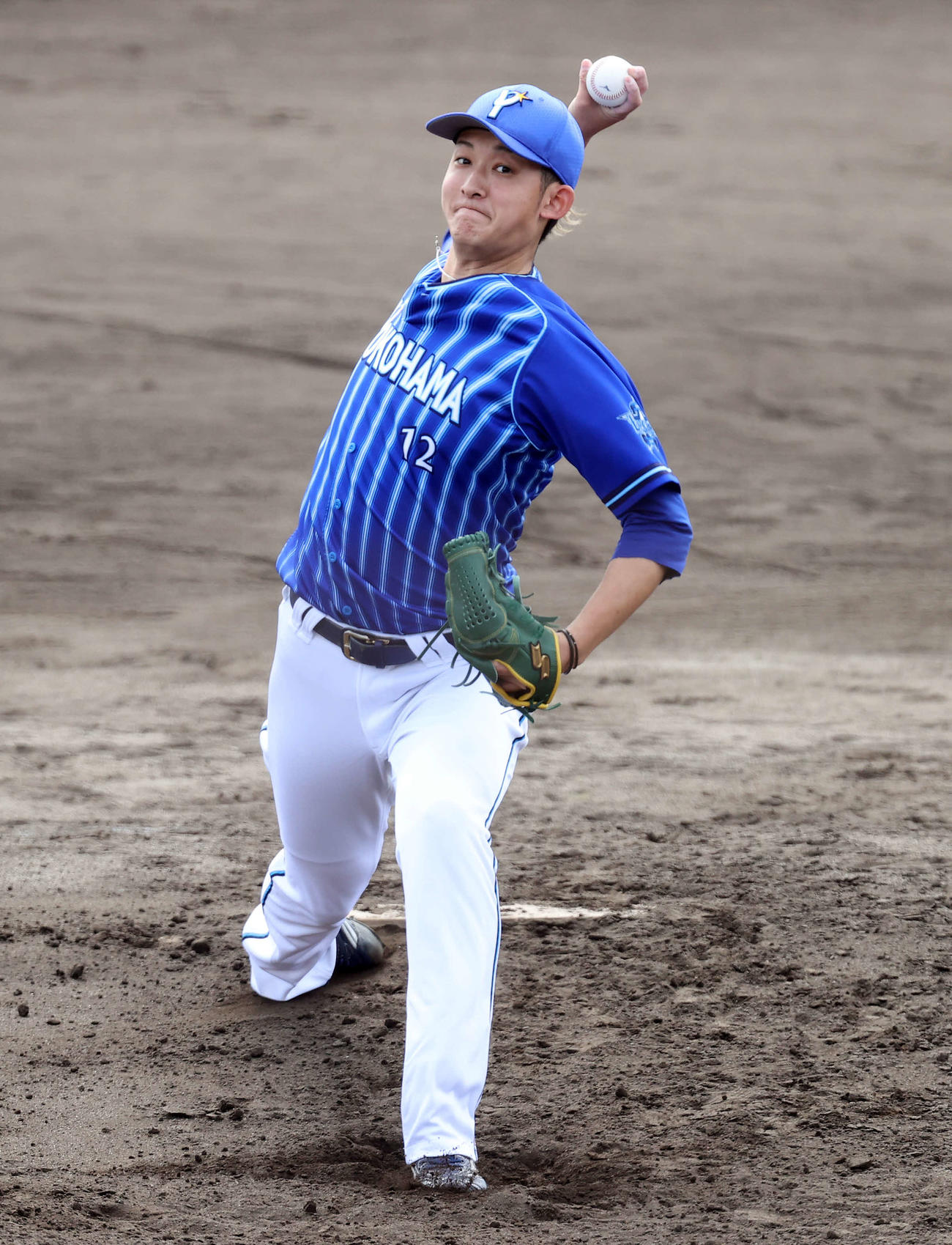 DeNA紅白戦　白組対紅組　先発し力投するDeNA紅組阪口（撮影・鈴木正人）