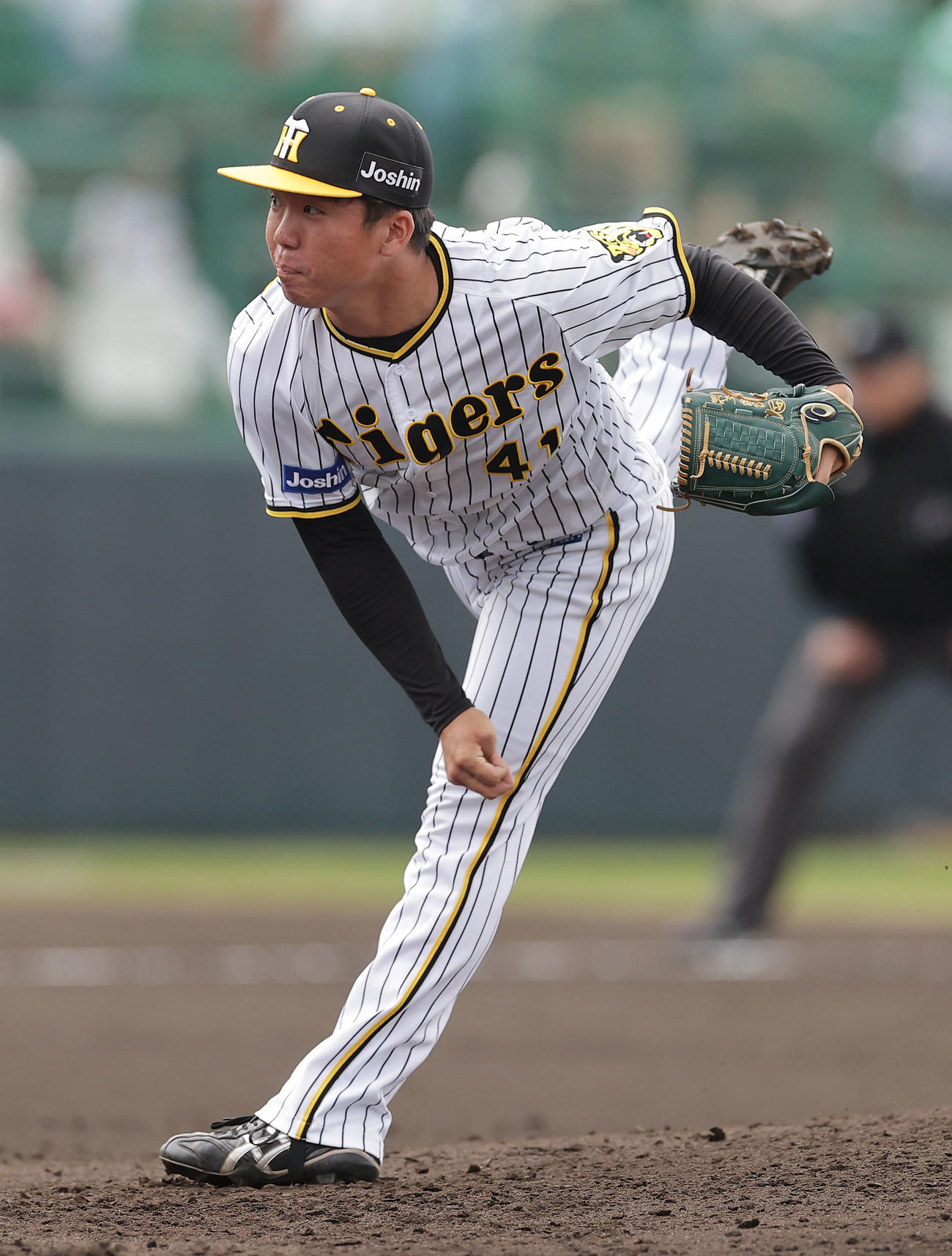 楽天戦に2番手で登板し、打者6人で仕留めた阪神村上（撮影・前田充）