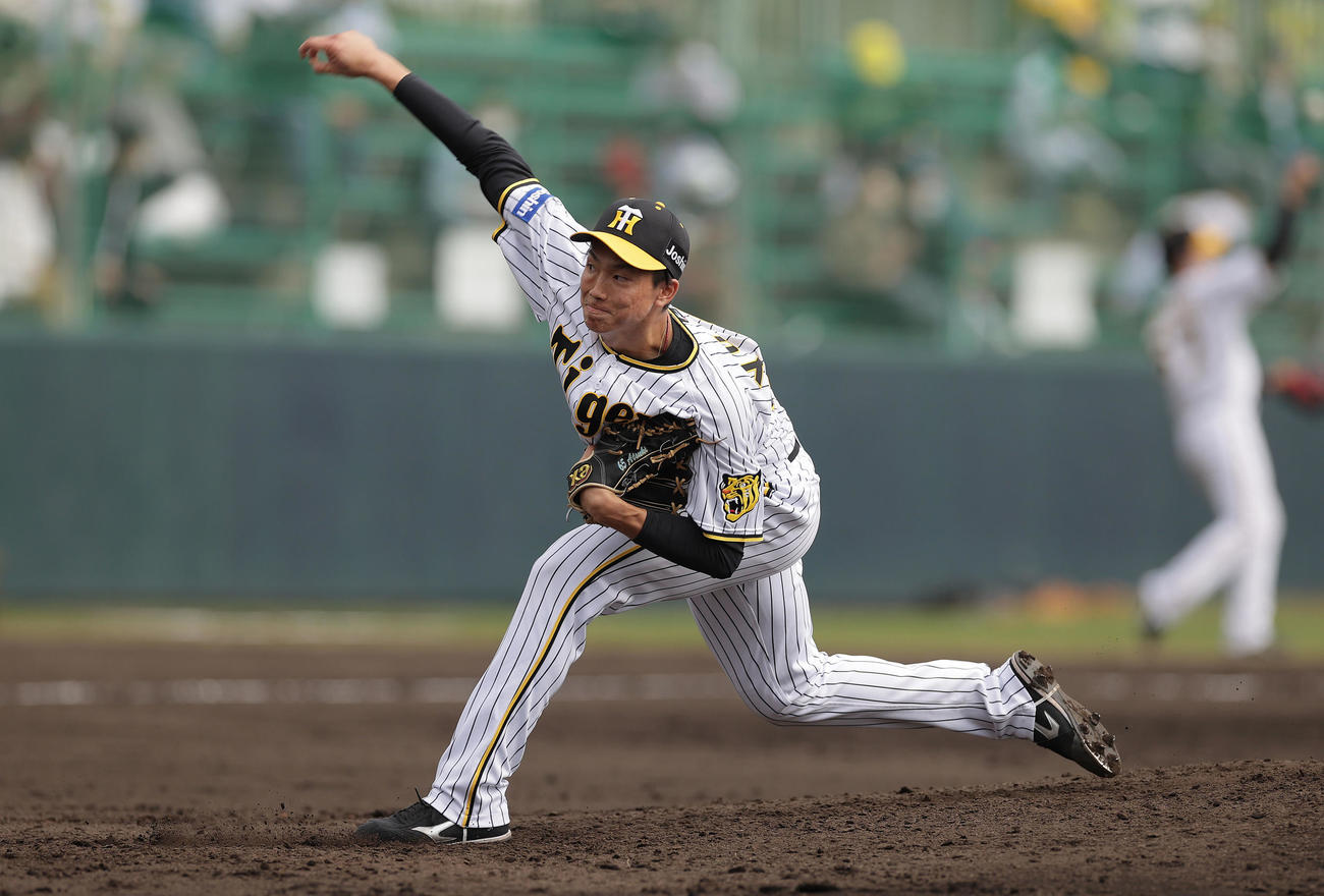 楽天戦の最後を締めた阪神湯浅（撮影・前田充）