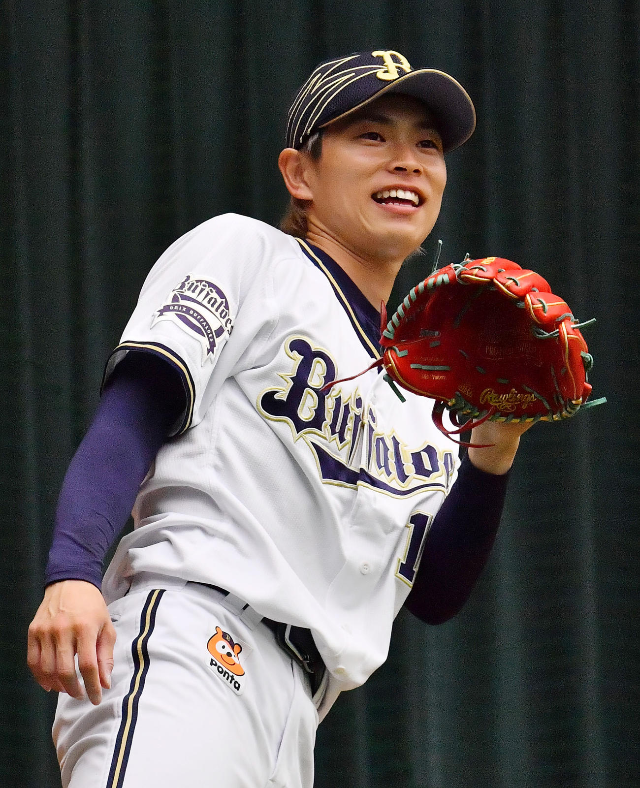 今キャンプ、初めてブルペンに入ったオリックス山岡（撮影・和賀正仁）