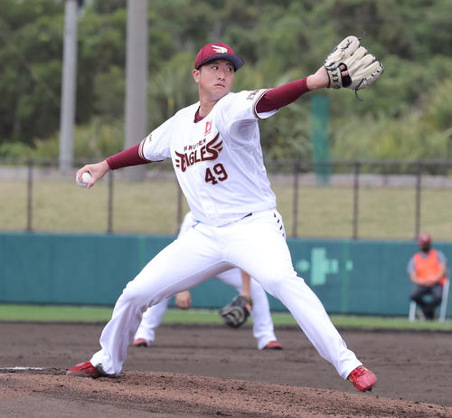 練習試合　楽天対日本ハム　4回表に楽天2番手で登板した西垣（撮影・河野匠）