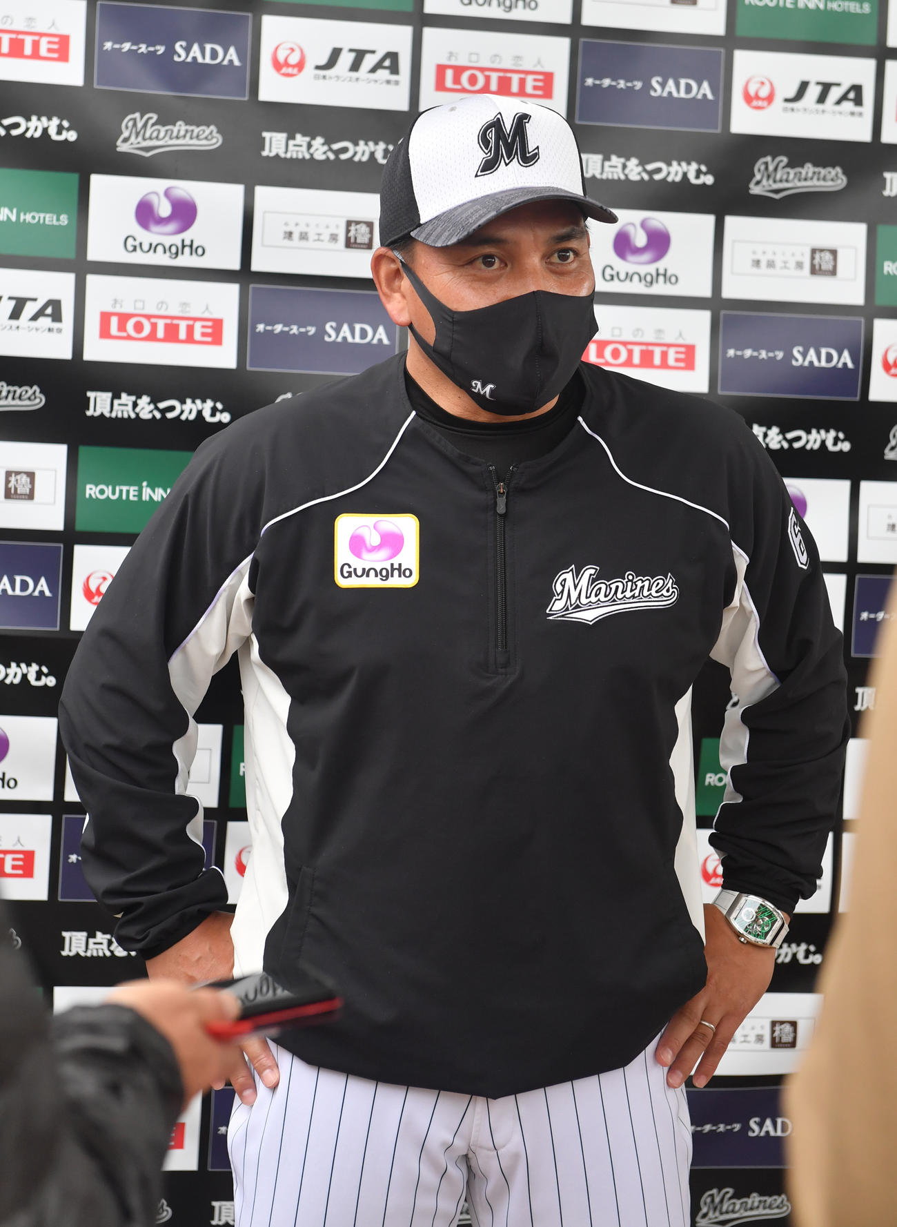 ロッテ石垣島キャンプ最終日を終えて会見する井口監督（撮影・柴田隆二）