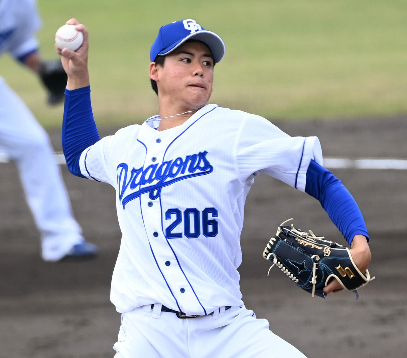 紅白戦　白組2番手の松木平（撮影・前岡正明）