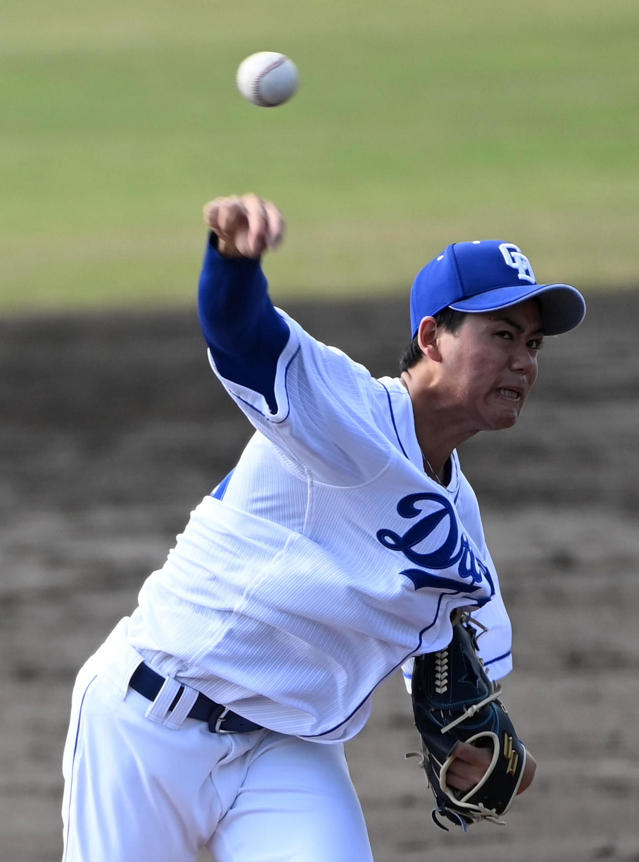 紅白戦　白組2番手の松木平（撮影・前岡正明）