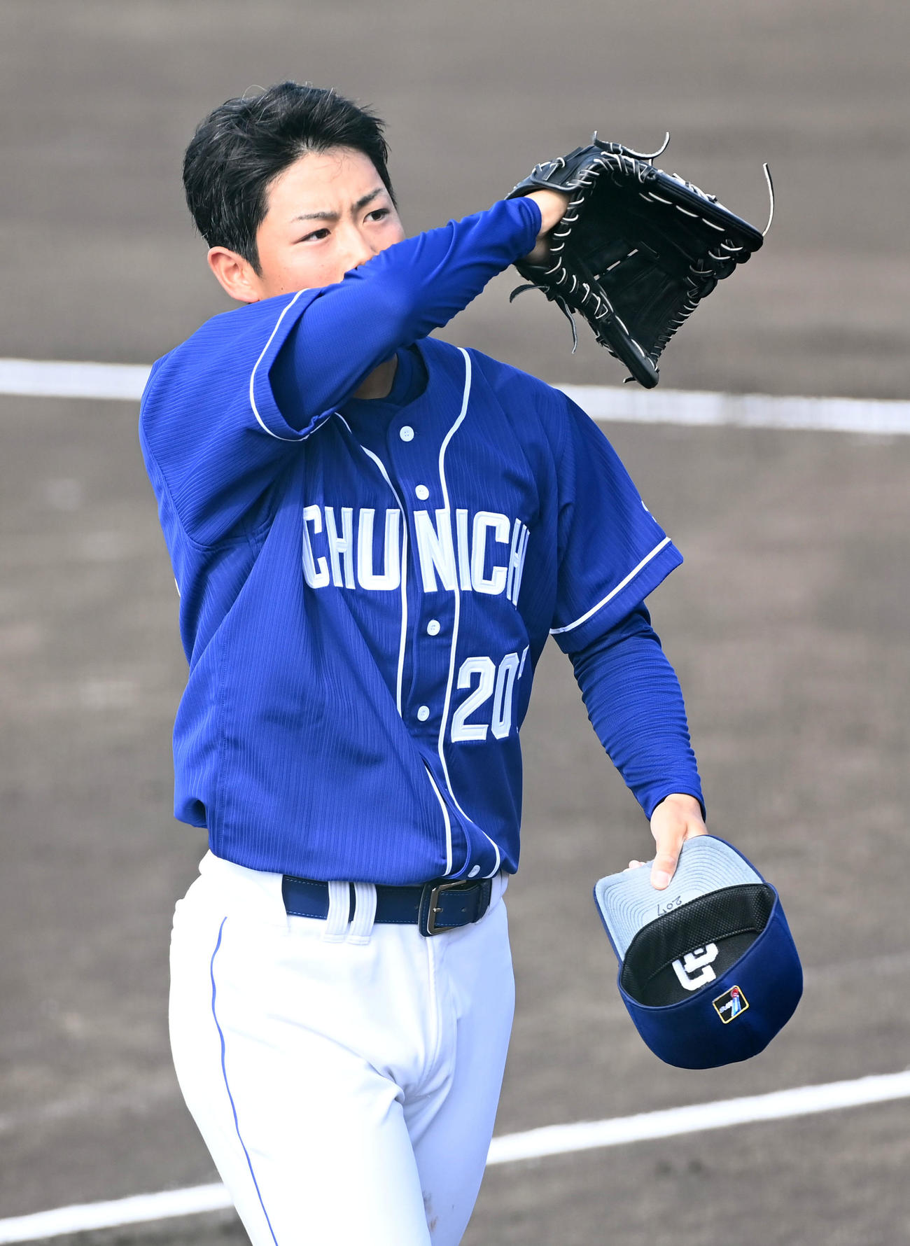 紅白戦　1回、2点を先制されがっくりとベンチに戻る松田（撮影・前岡正明）