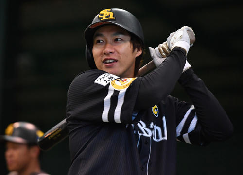 ソフトバンク柳田悠岐がエース千賀の球で目慣らし 速いっすね 16日紅白戦へ戦闘モード プロ野球写真ニュース 日刊スポーツ