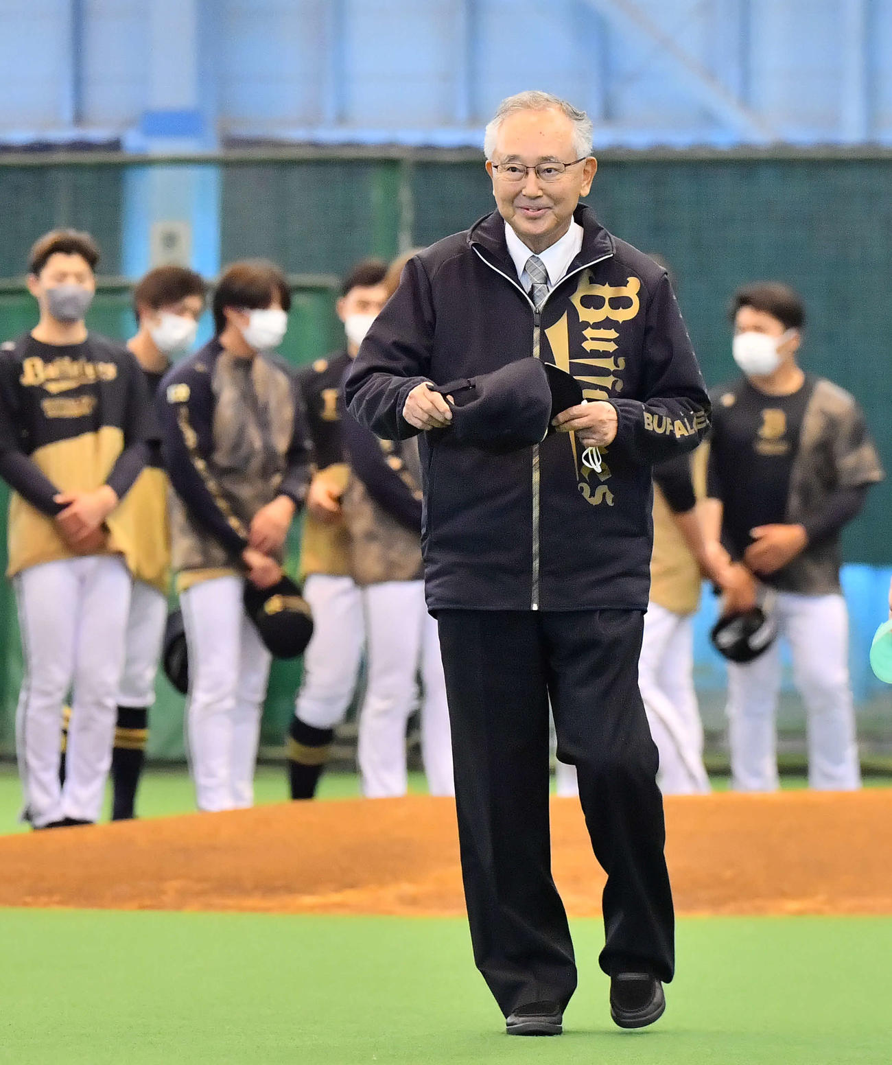 キャンプ視察に訪れたオリックス宮内オーナー（撮影・和賀正仁）