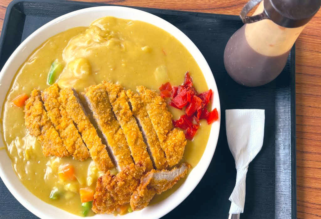 「みどり屋食堂」のカツカレー
