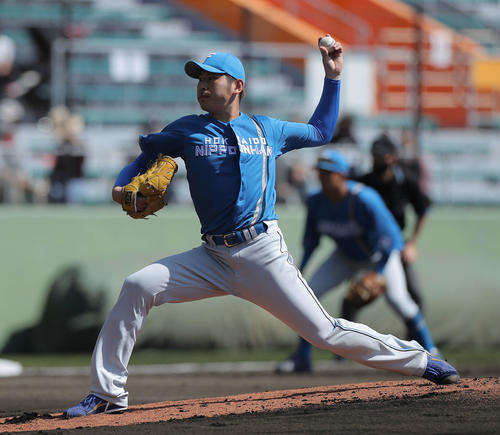 巨人対日本ハム　日本ハム先発の加藤（撮影・河田真司）