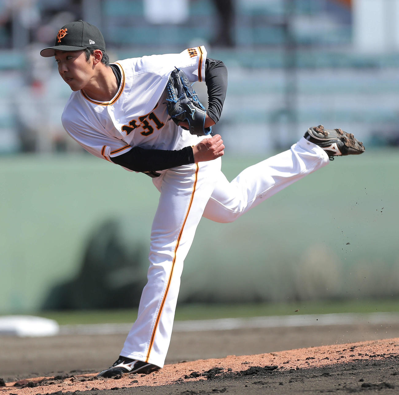 巨人対日本ハム　3回表、巨人2番手で登板する巨人赤星（撮影・河田真司）
