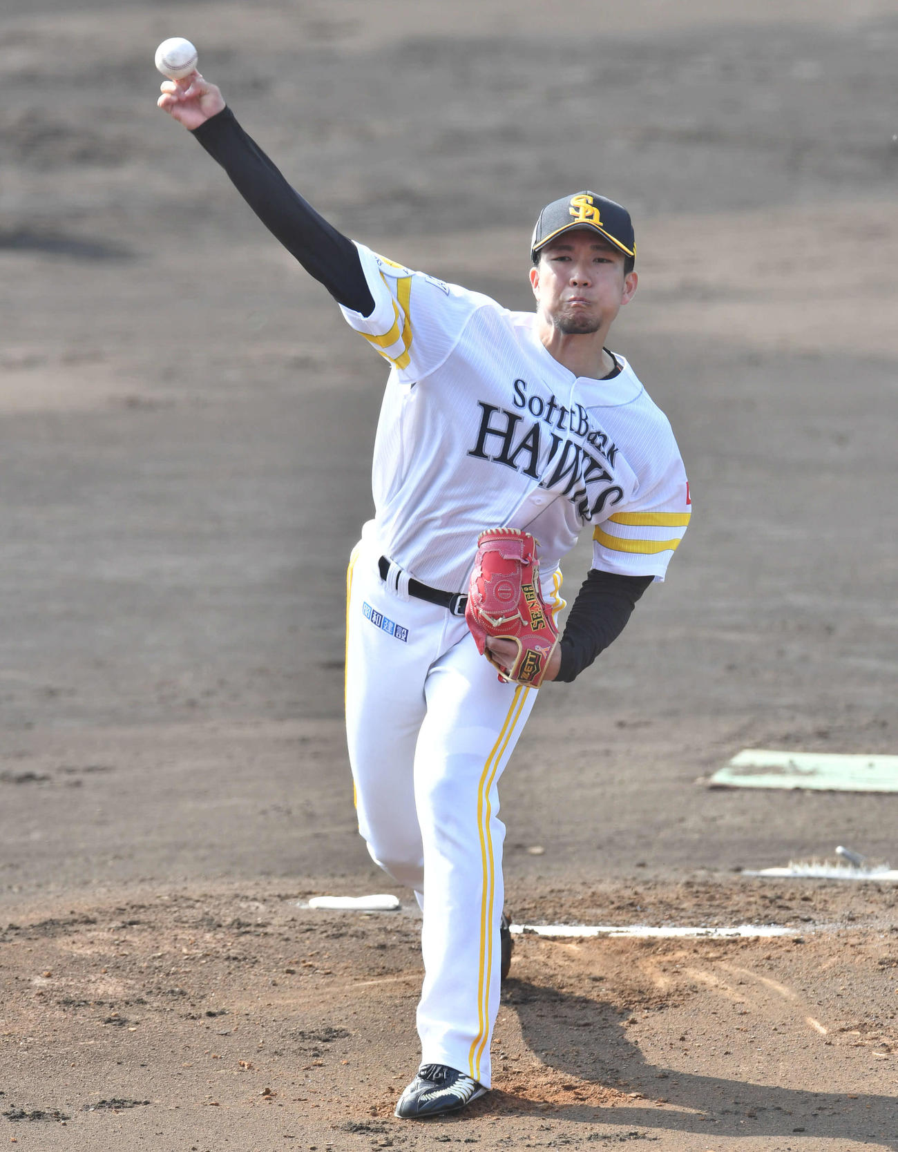 サインプレーで投球する千賀（撮影・岩下翔太）