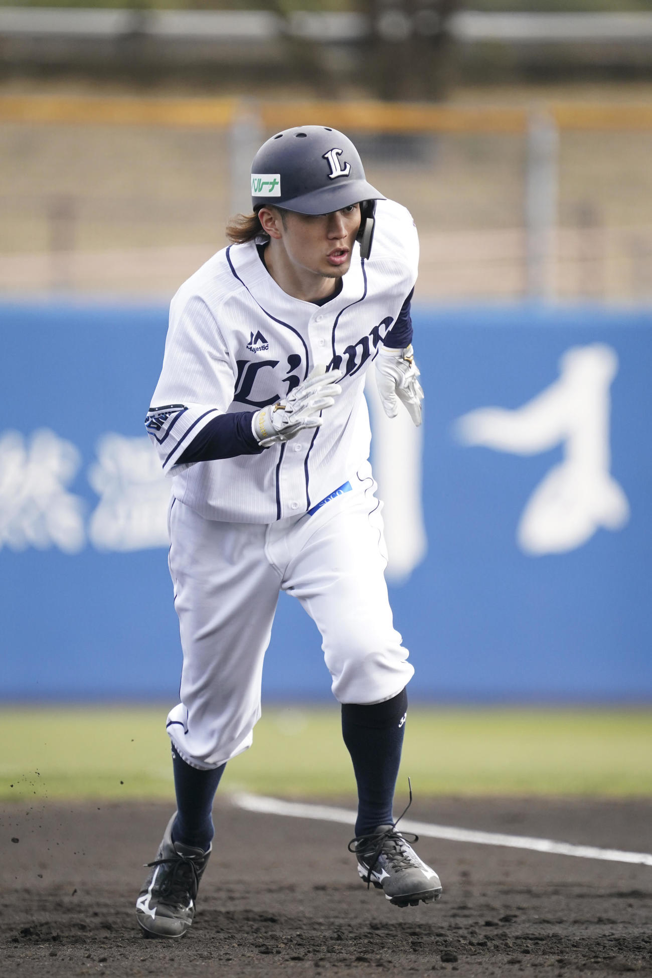 走塁練習をする西武若林（球団提供）