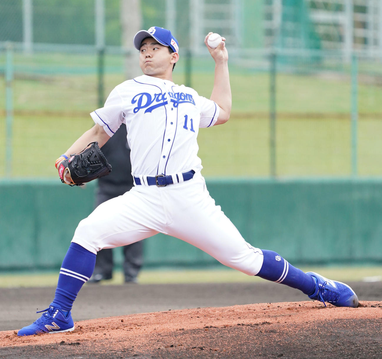 練習試合中日対日本ハム　1回表、登板する中日先発の小笠原（撮影・森本幸一）