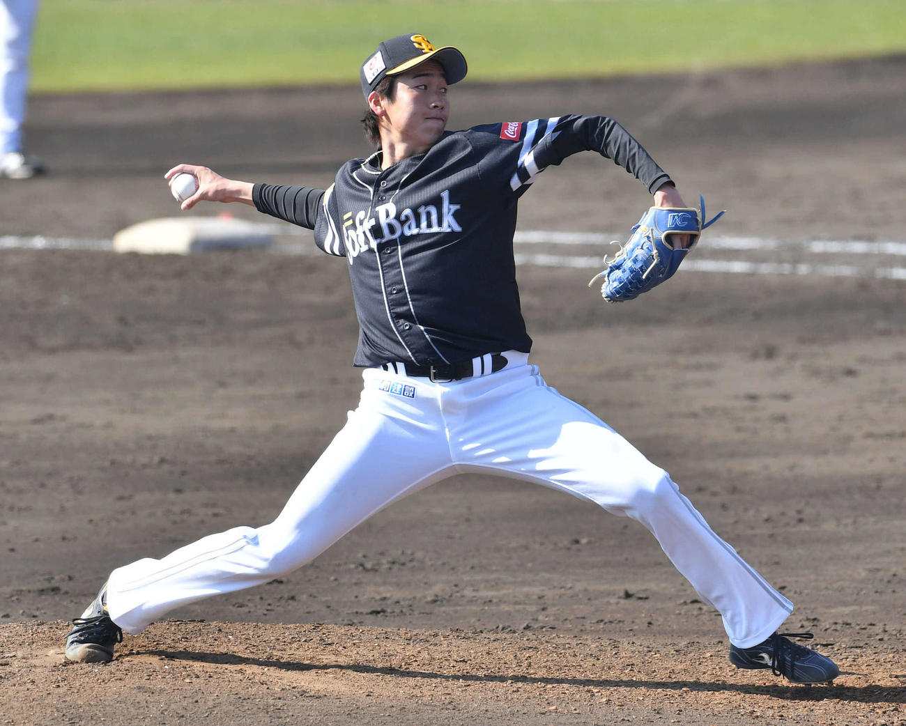 ソフトバンク紅白戦　4回裏より登板した、紅組3番手の中村亮太（撮影・岩下翔太）