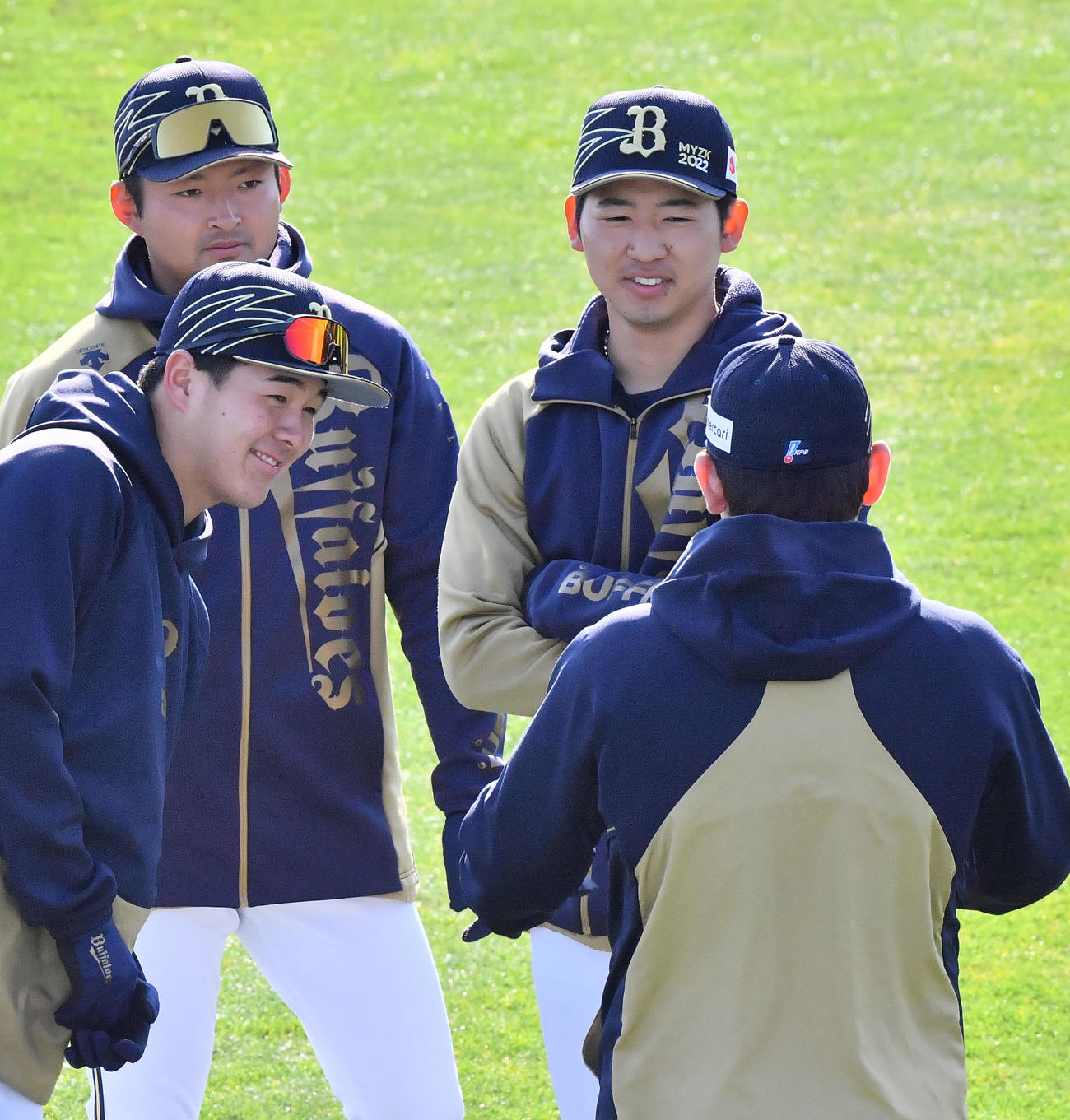 脇腹を痛めリタイアすることになった椋木（右奥）、左手前から川瀬、小木田（撮影・和賀正仁）