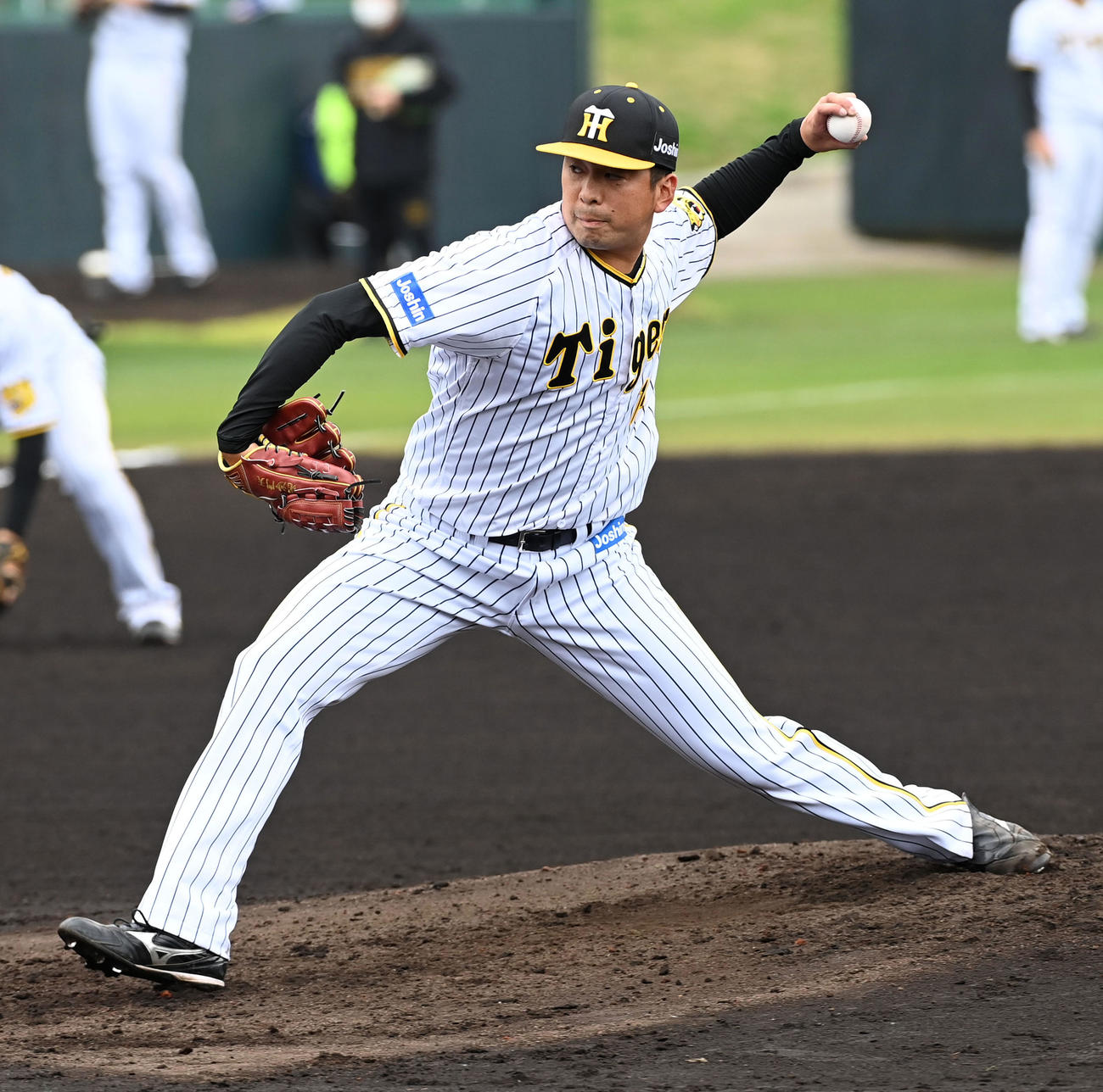 ケース打撃に登板した渡辺（撮影・前岡正明）