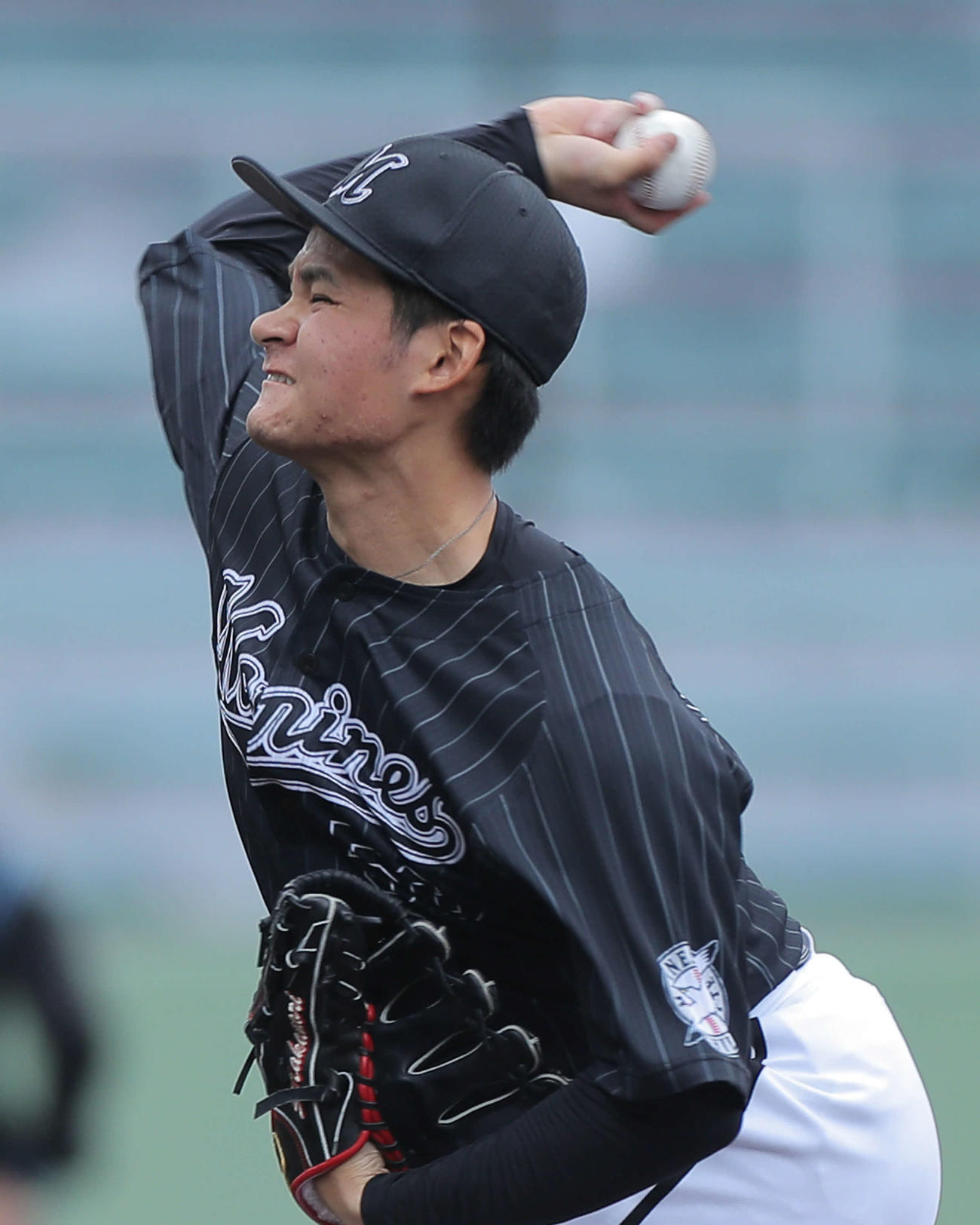 巨人対ロッテ　3回裏、ロッテ2番手で登板する中森（撮影・河田真司）