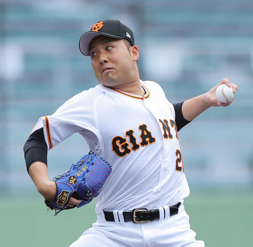 巨人対ロッテ　7回表、巨人5番手で登板する今村（撮影・河田真司）