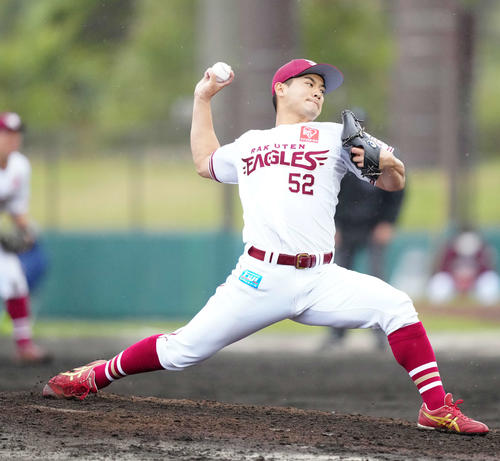 楽天対ヤクルト　楽天6番手の津留崎（撮影・江口和貴）