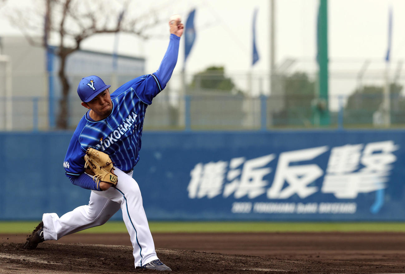 シート打撃で登板する東（撮影・狩俣裕三）