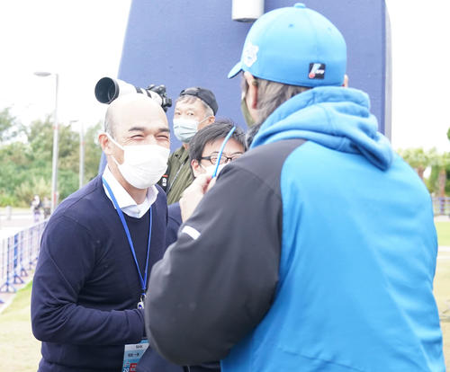 新庄語録 キャンプ視察に訪れていた和田一浩氏に 何してるの 楽しんで プロ野球写真ニュース 日刊スポーツ