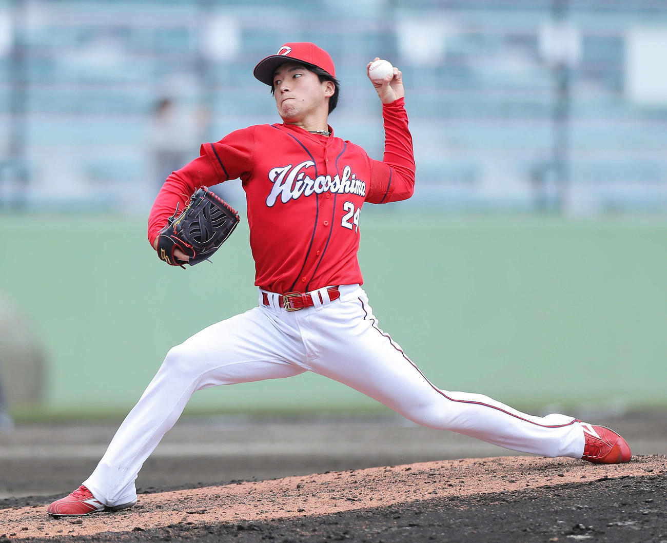 巨人対広島　6回裏、広島4番手で登板する黒原（撮影・河田真司）