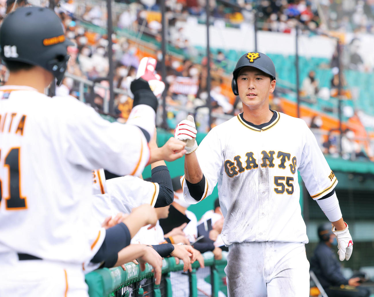 巨人対広島　7回裏巨人1死満塁、生還する秋広（撮影・河田真司）