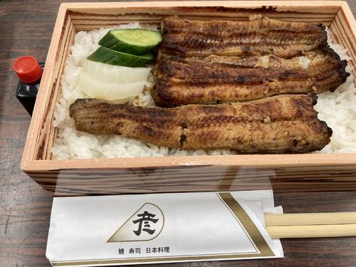 高津監督から報道陣に差し入れされたウナギ弁当。ラッキーです!