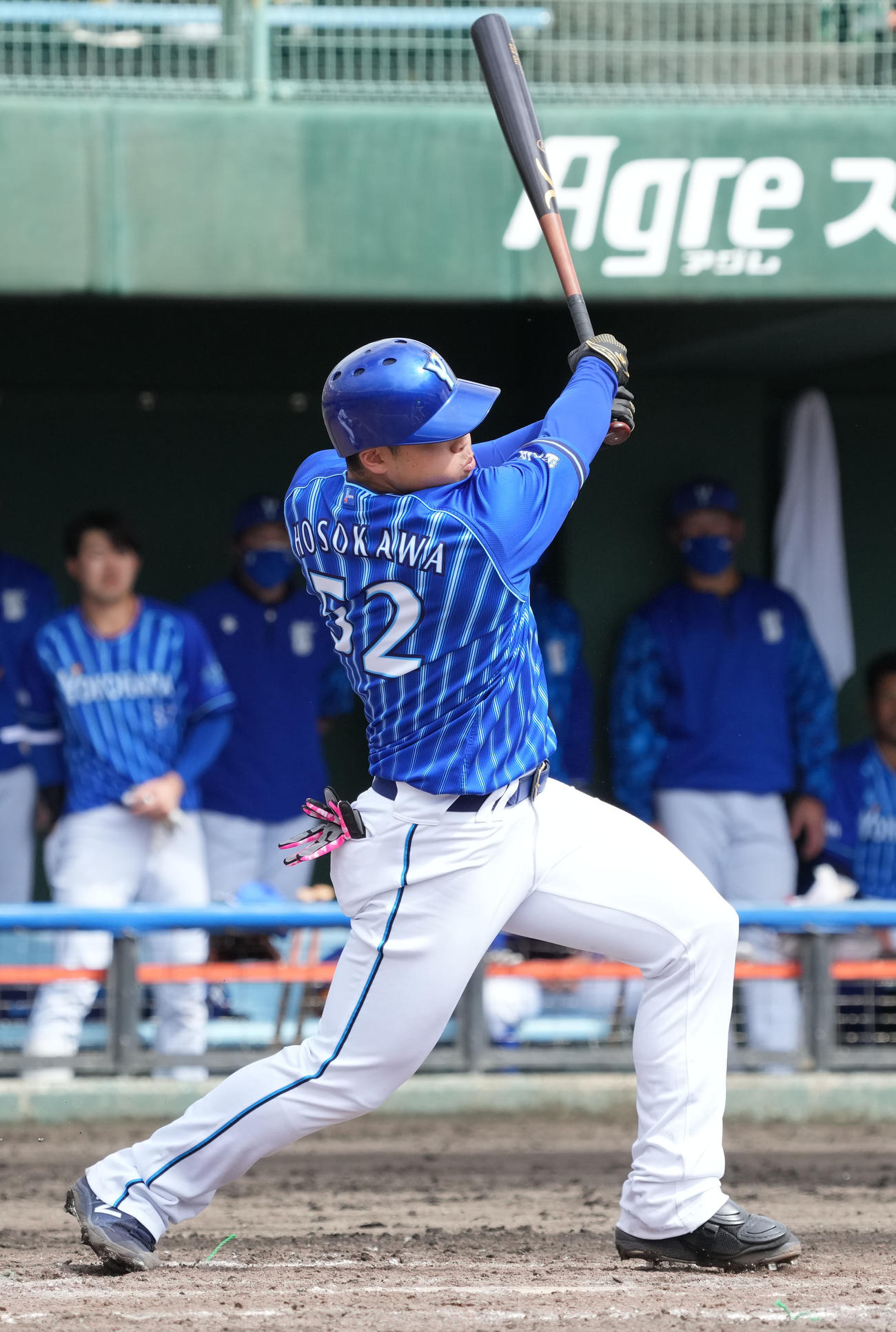 練習試合中日対DeNA 4回表DeNA無死一塁、中前安打を放つ細川（撮影・森本幸一）