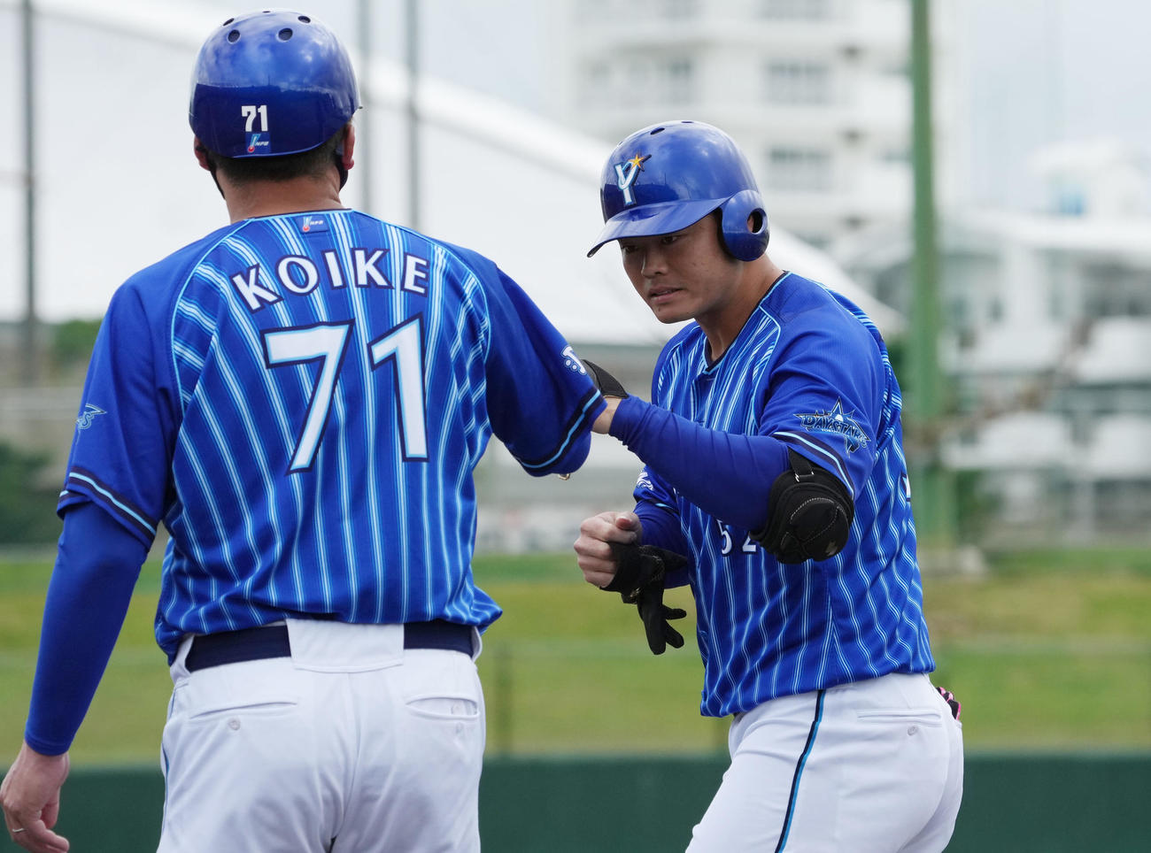 練習試合中日対DeNA 6回表DeNA2死、左前安打を放った細川（撮影・森本幸一）