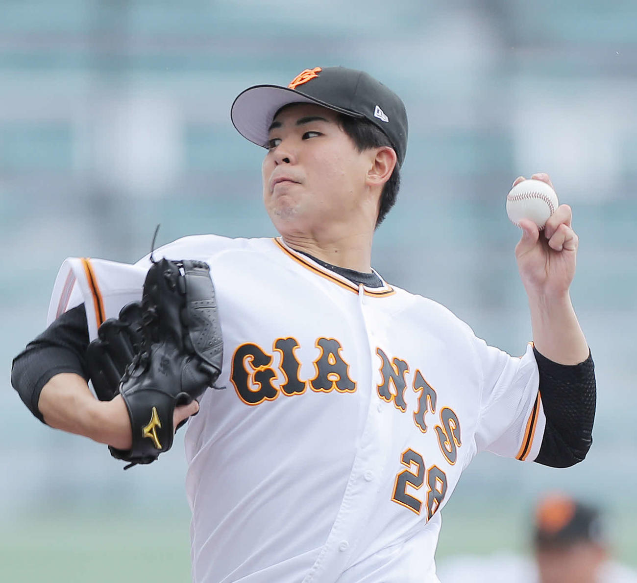巨人対広島　4回表、巨人2番手で登板する山田（撮影・河田真司）
