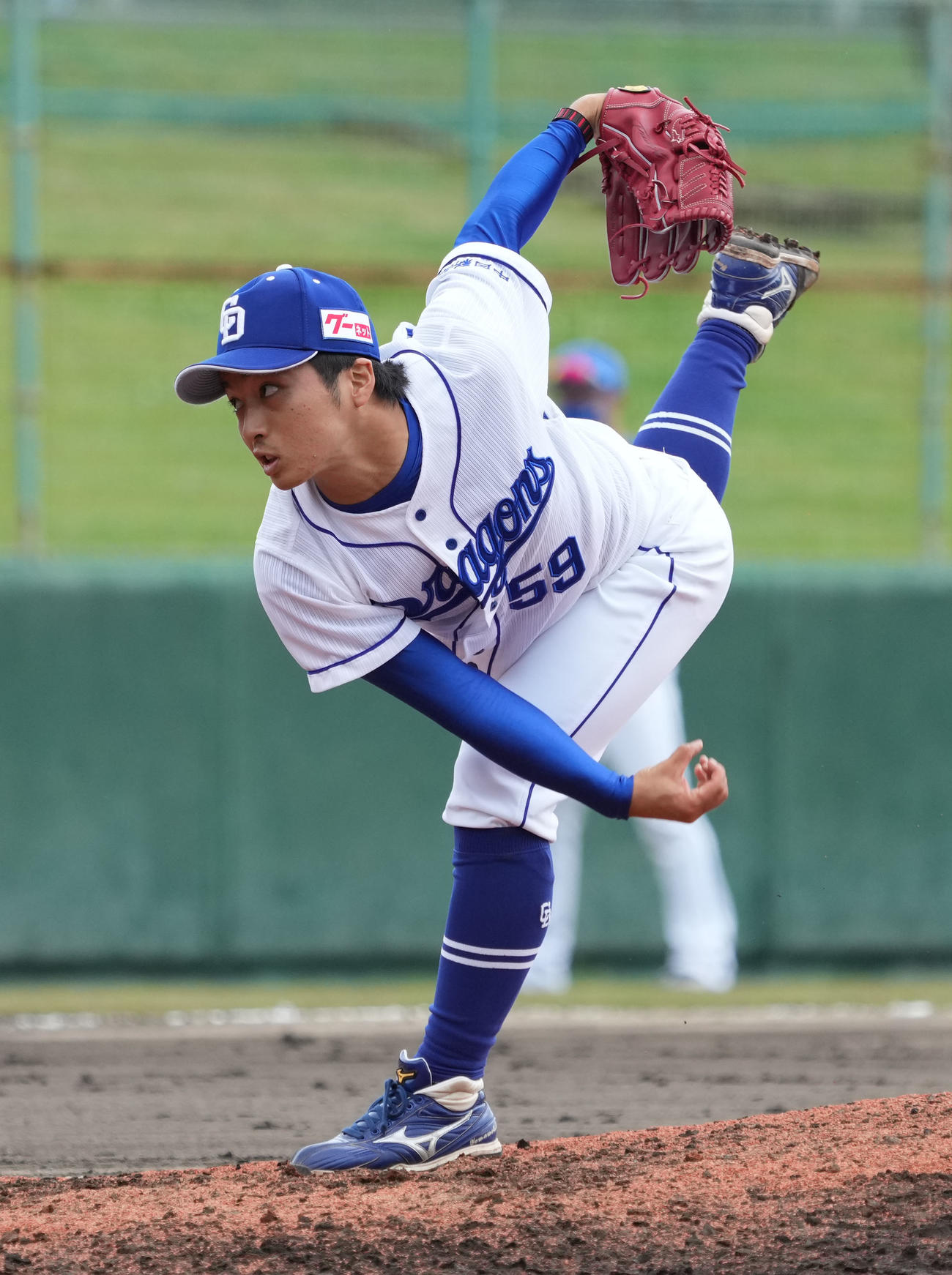 DeNAの9回、中日7番手で登板した山本（撮影・森本幸一）