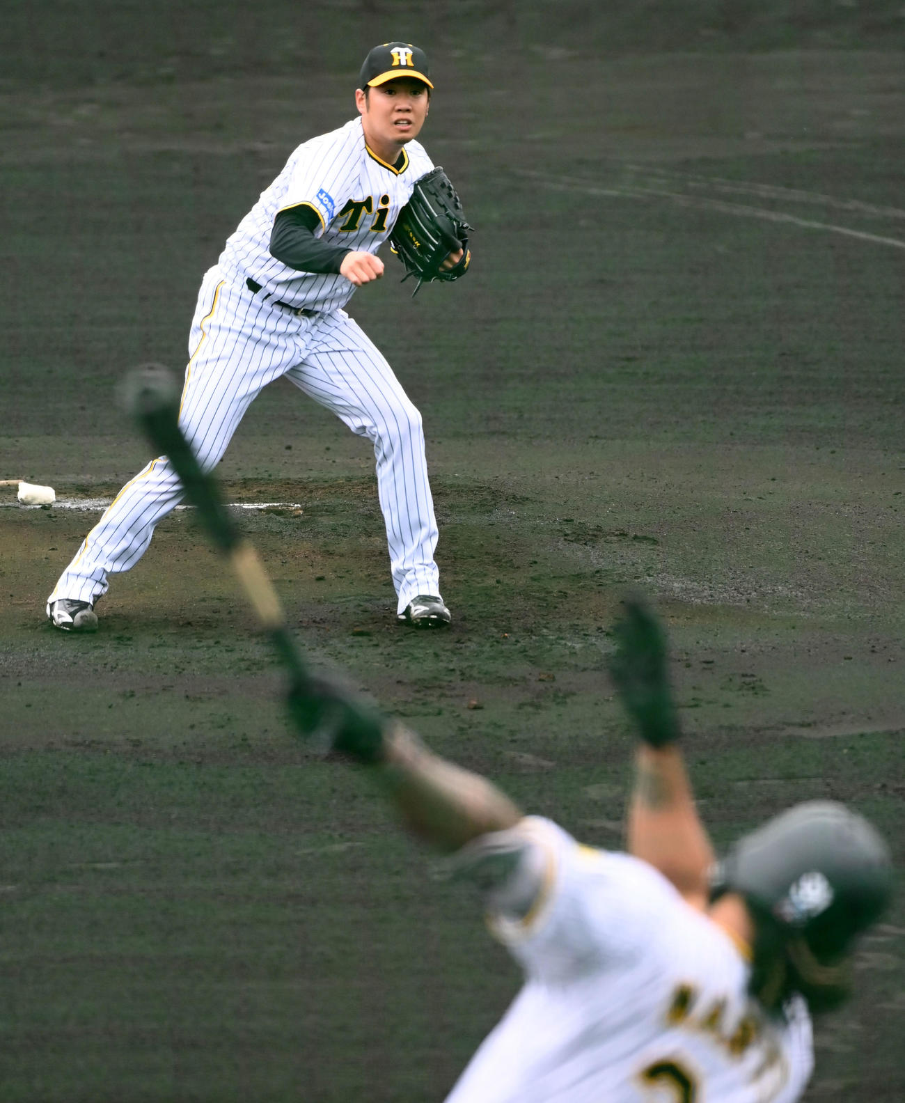 シート打撃に登板し、マルテと対戦する西勇（撮影・前岡正明）
