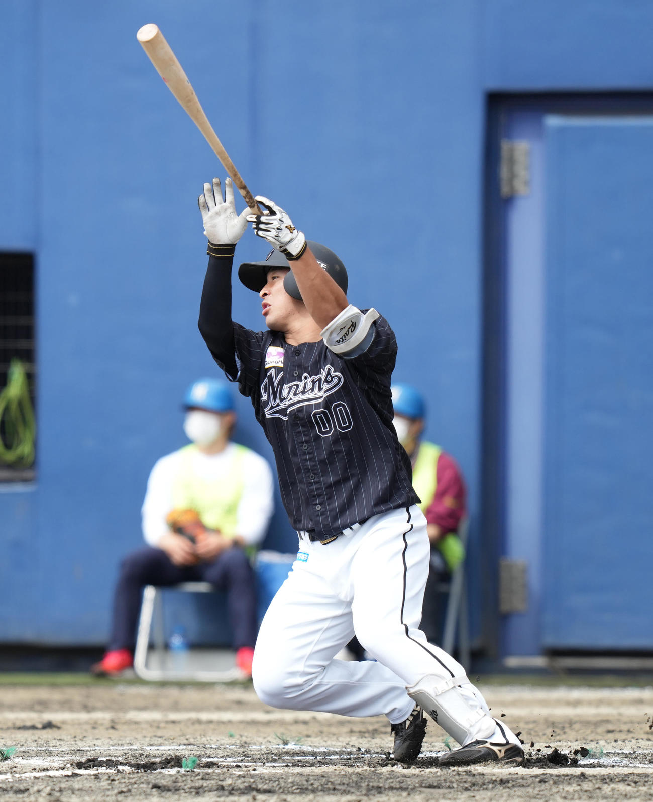 日本ハム対ロッテ　1回表ロッテ無死、中越え三塁打を放つ池田（撮影・鈴木みどり）