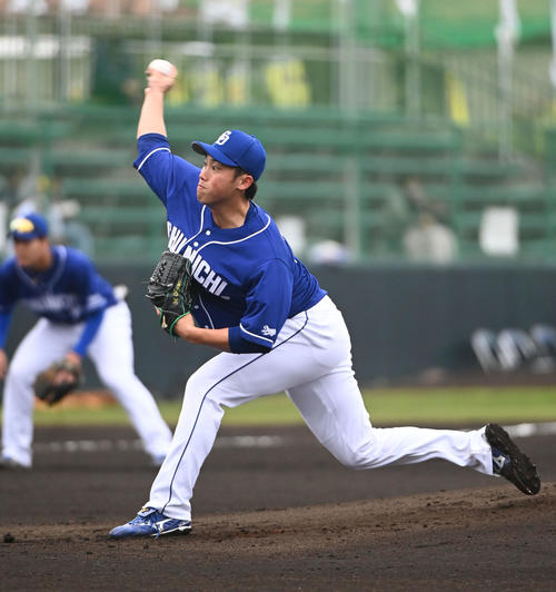 練習試合阪神対中日　1回裏、登板する中日先発の岡野（撮影・森本幸一）