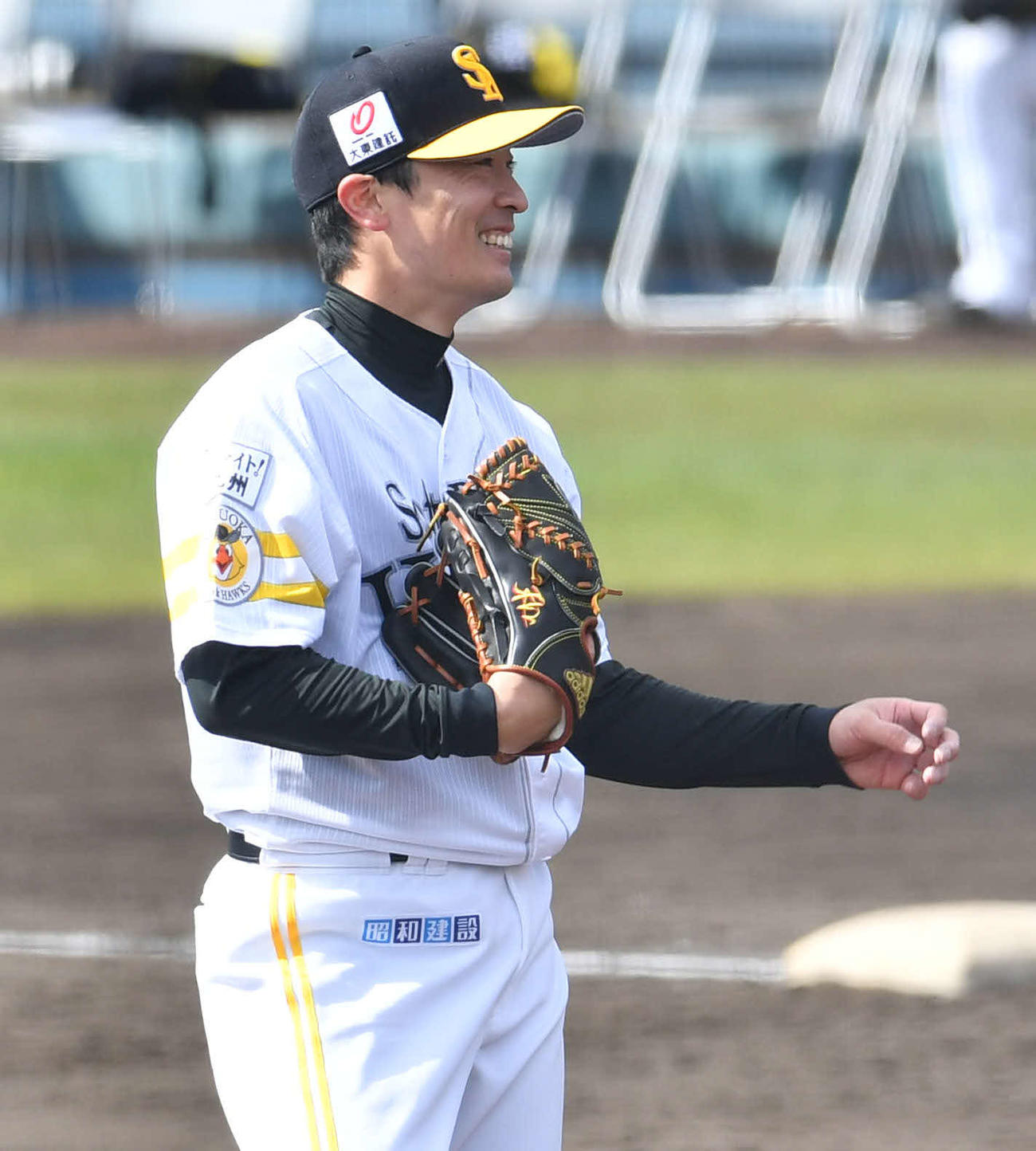 ソフトバンク紅白戦　3回表紅組2死、投球後にマウンドで笑顔を見せる和田（撮影・岩下翔太）