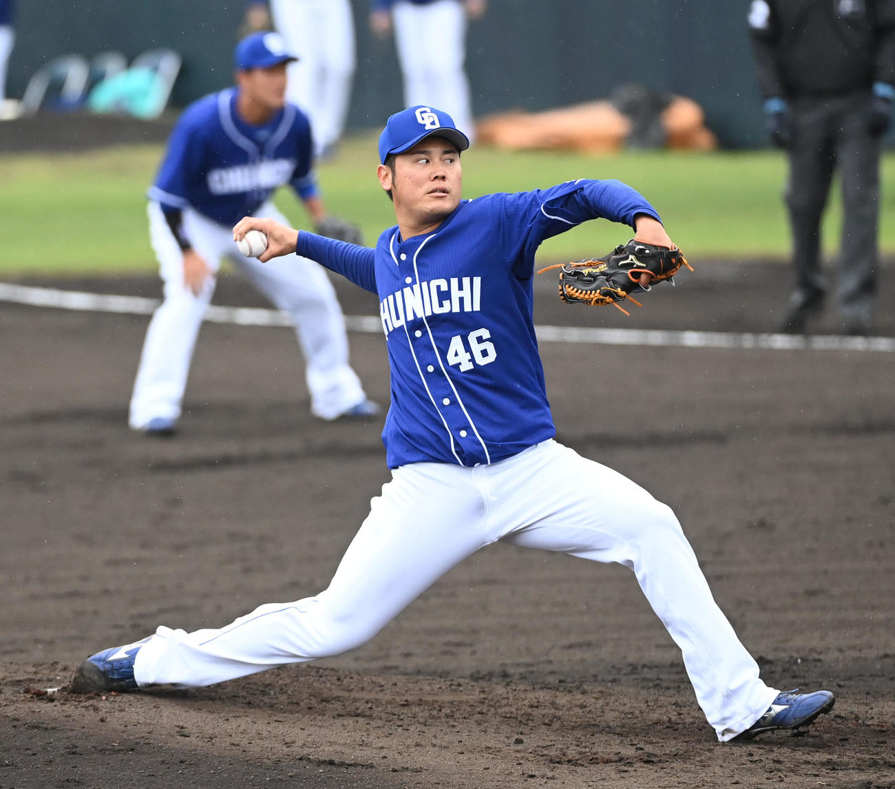 阪神対中日　中日2番手の鈴木（撮影・前岡正明）