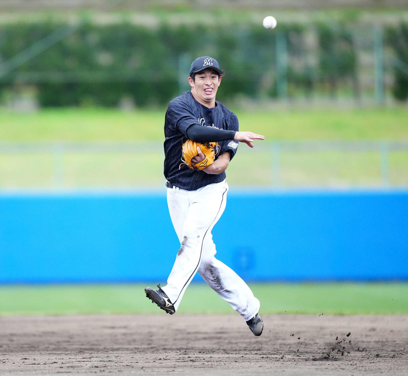ヤクルト対ロッテ　6回裏ヤクルト2死、山崎の打球を処理し二ゴロとする池田（撮影・江口和貴）