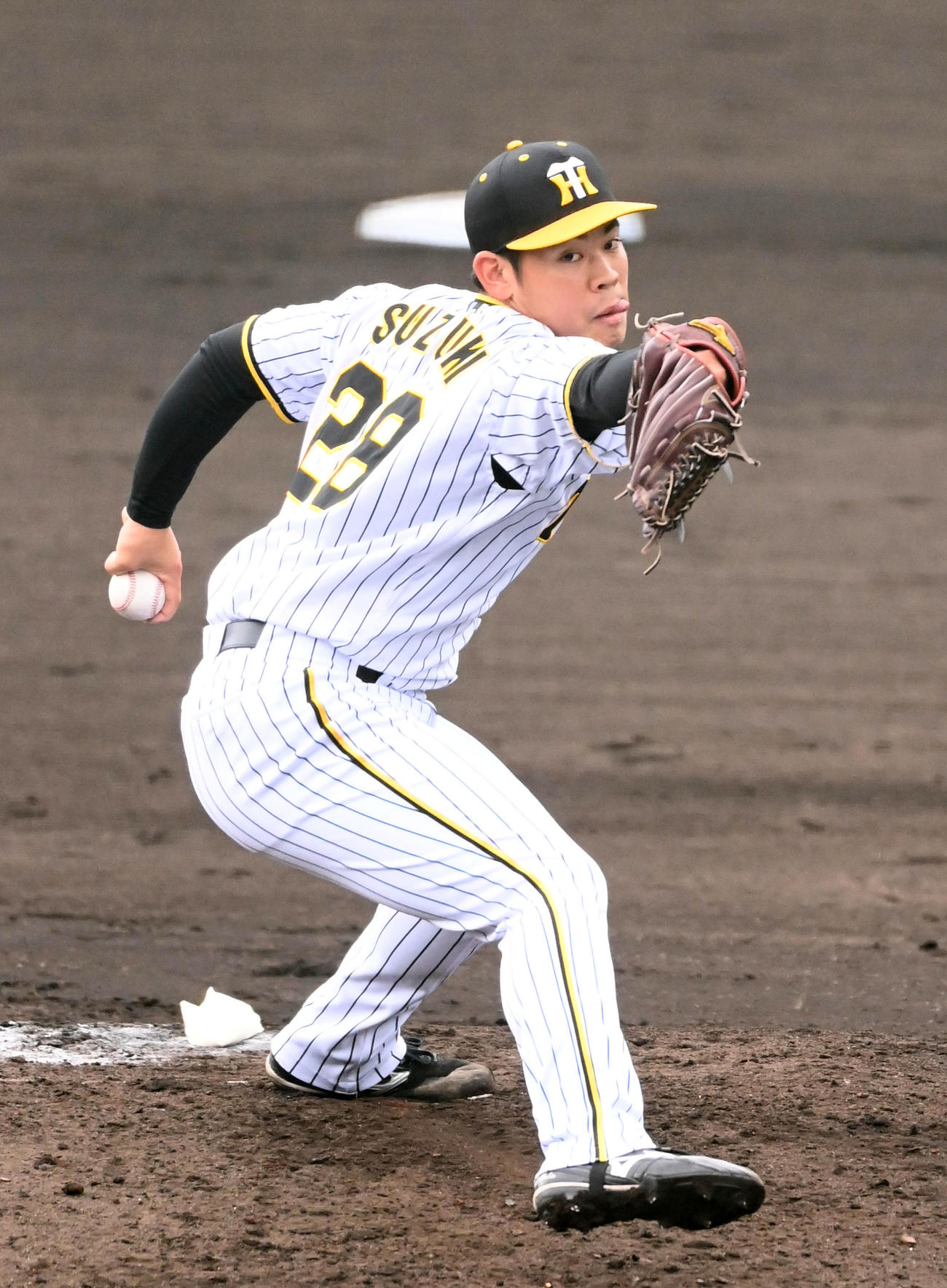 阪神対中日　阪神3番手の鈴木（撮影・前岡正明）
