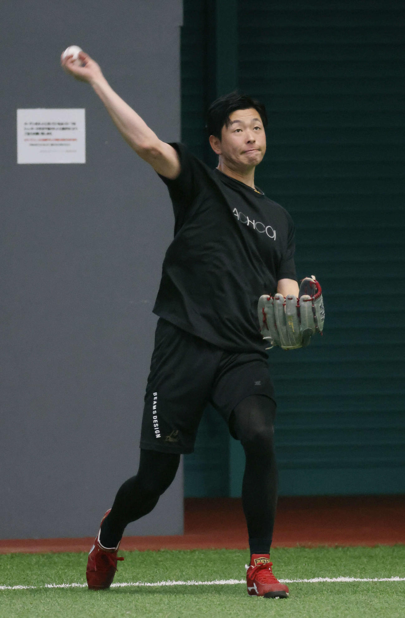 キャッチボールをする広島大瀬良（撮影・加藤孝規）