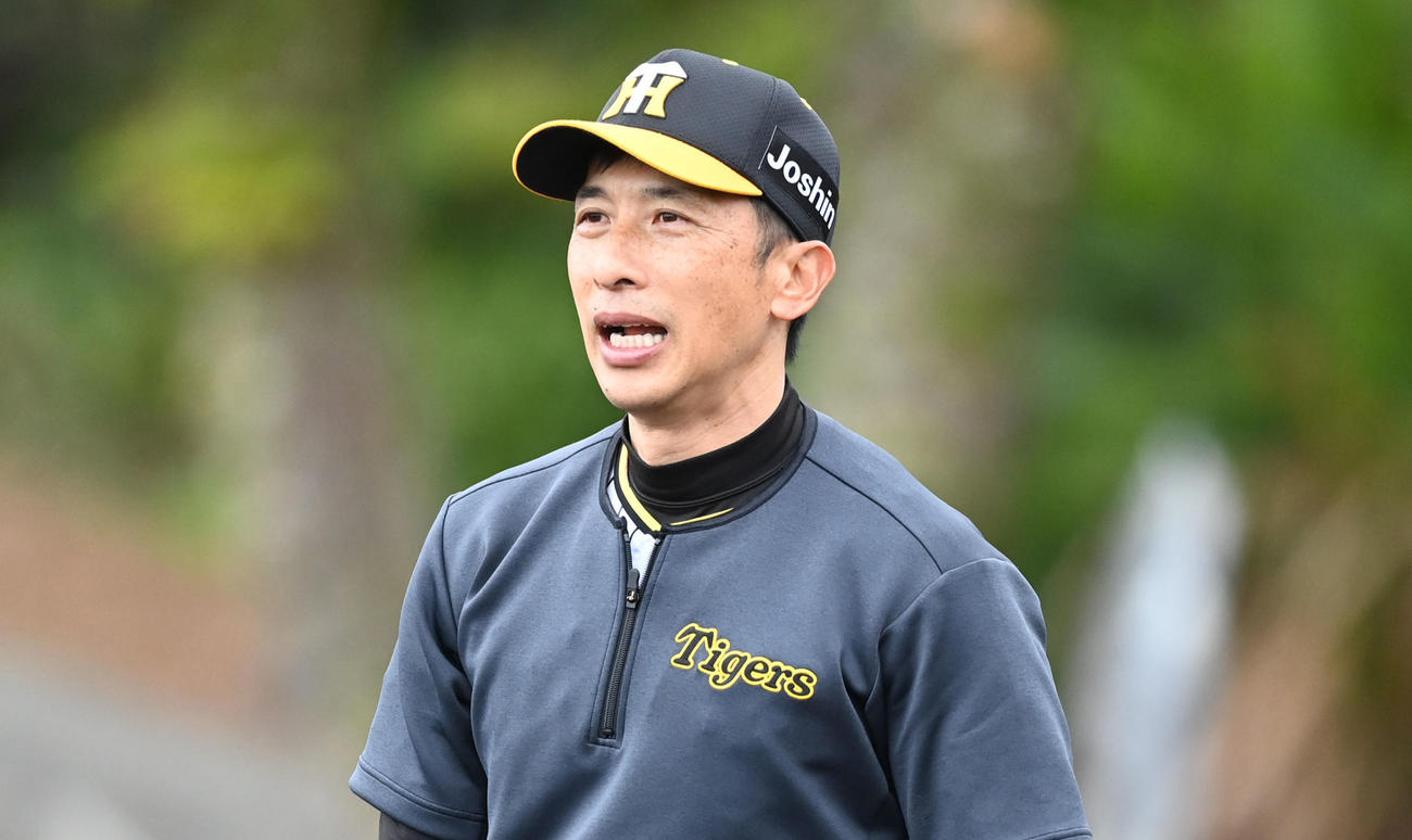 デスノックを行う阪神矢野監督（撮影・前岡正明）