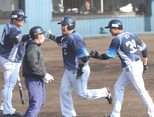 西武山川穂高チーム１号 封印していたどすこいパフォーマンス解禁 みなさんも待っている プロ野球写真ニュース 日刊スポーツ