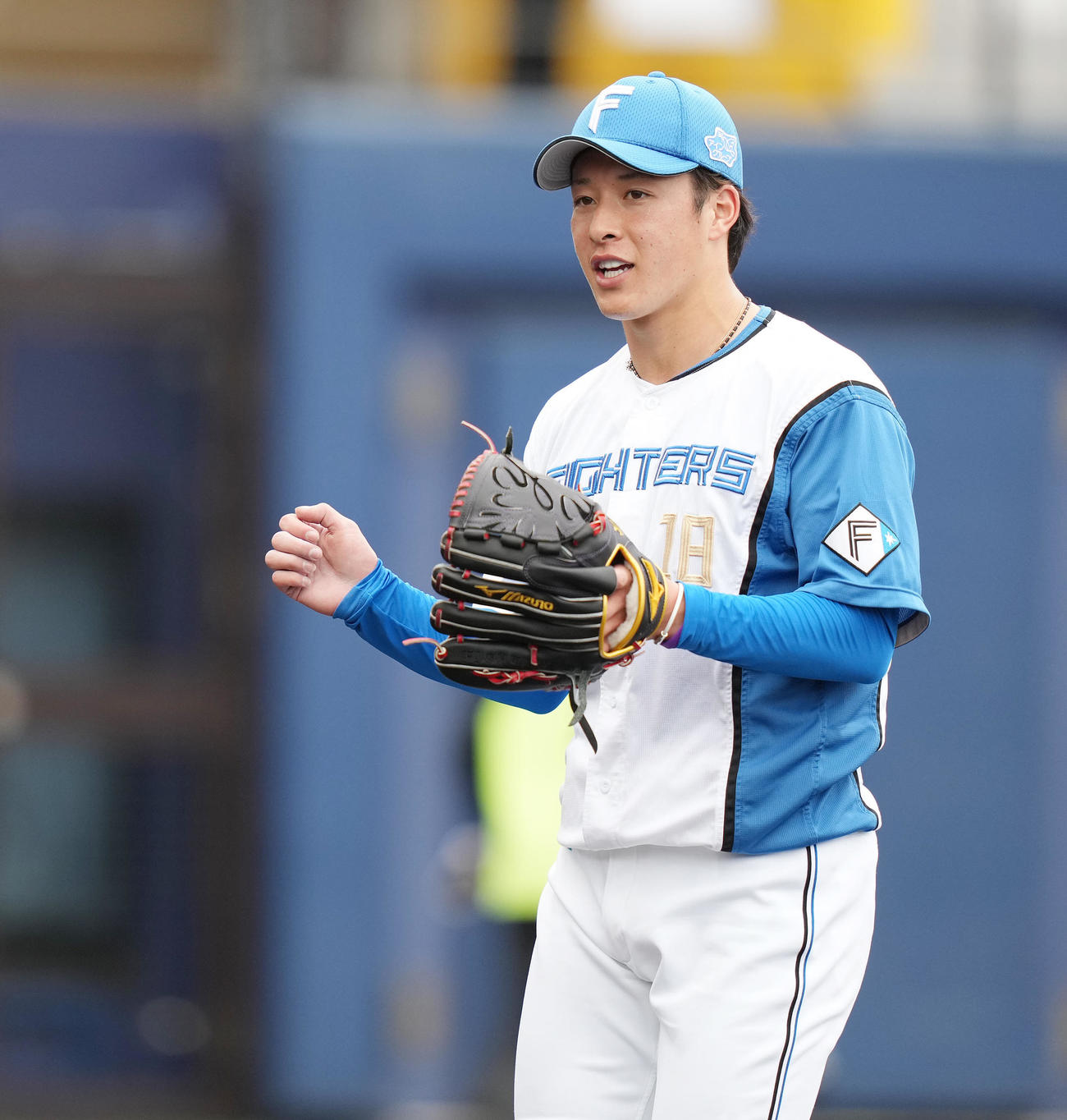 日本ハム対中日　7回表を無失点に抑え笑顔の日本ハム吉田（撮影・鈴木みどり）