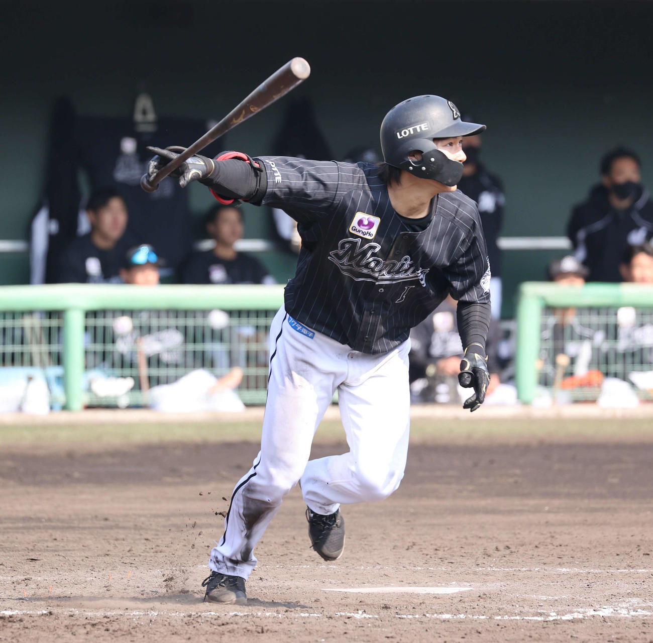 オリックス対ロッテ　4回表ロッテ無死、藤原は中前打を放つ（撮影・渦原淳）