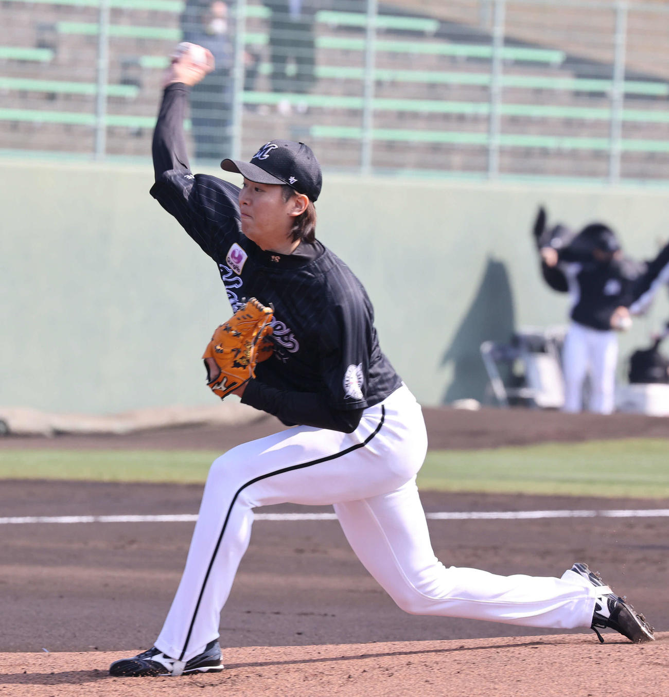 ロッテ先発の二木康太（撮影・渦原淳）