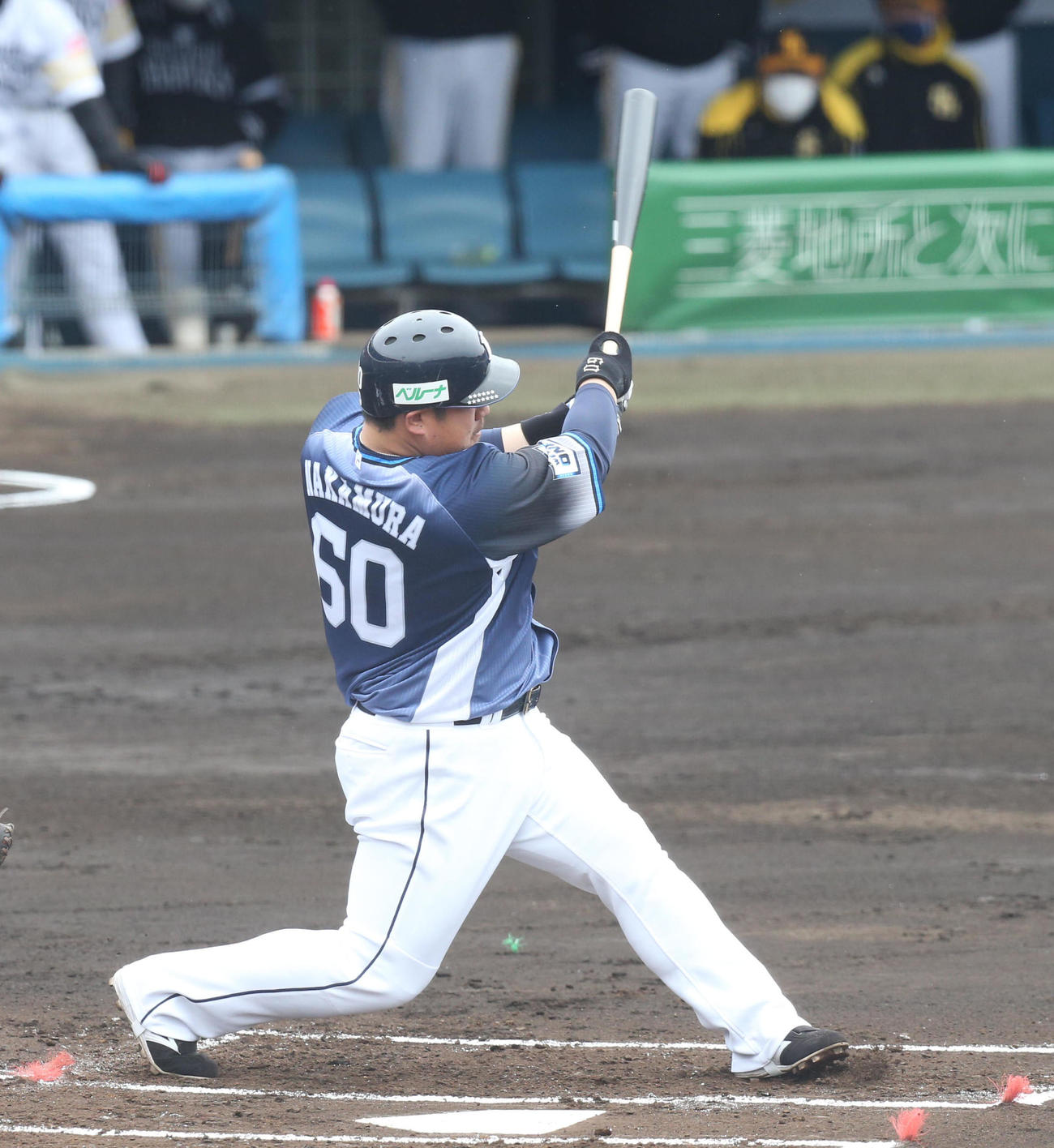 ソフトバンク対西武　1回表西武2死一、二塁、中村剛也は左翼線に適時二塁打を放つ（撮影・梅根麻紀）
