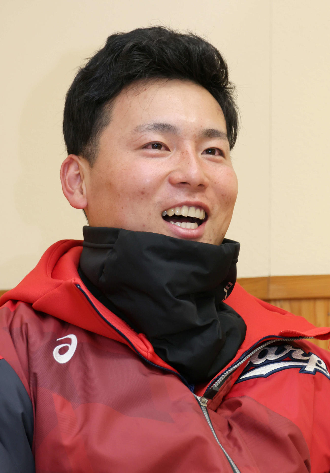 インタビューに応じる広島栗林（撮影・加藤孝規）